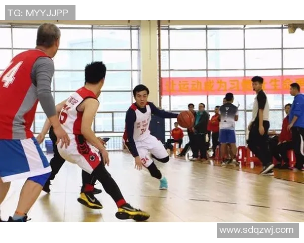 中国两小哥精彩模仿足球明星瞬间引发网友热议与欢笑