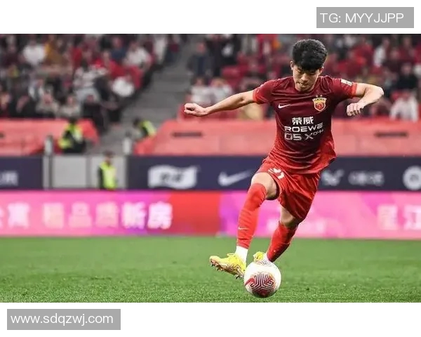 上港华夏激战正酣进球大战引发球迷热情高涨