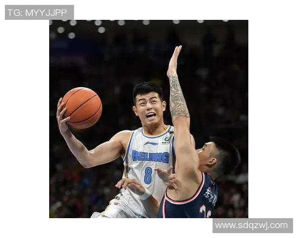 方硕的篮球之路：从青涩少年到职业赛场的奋斗与荣耀